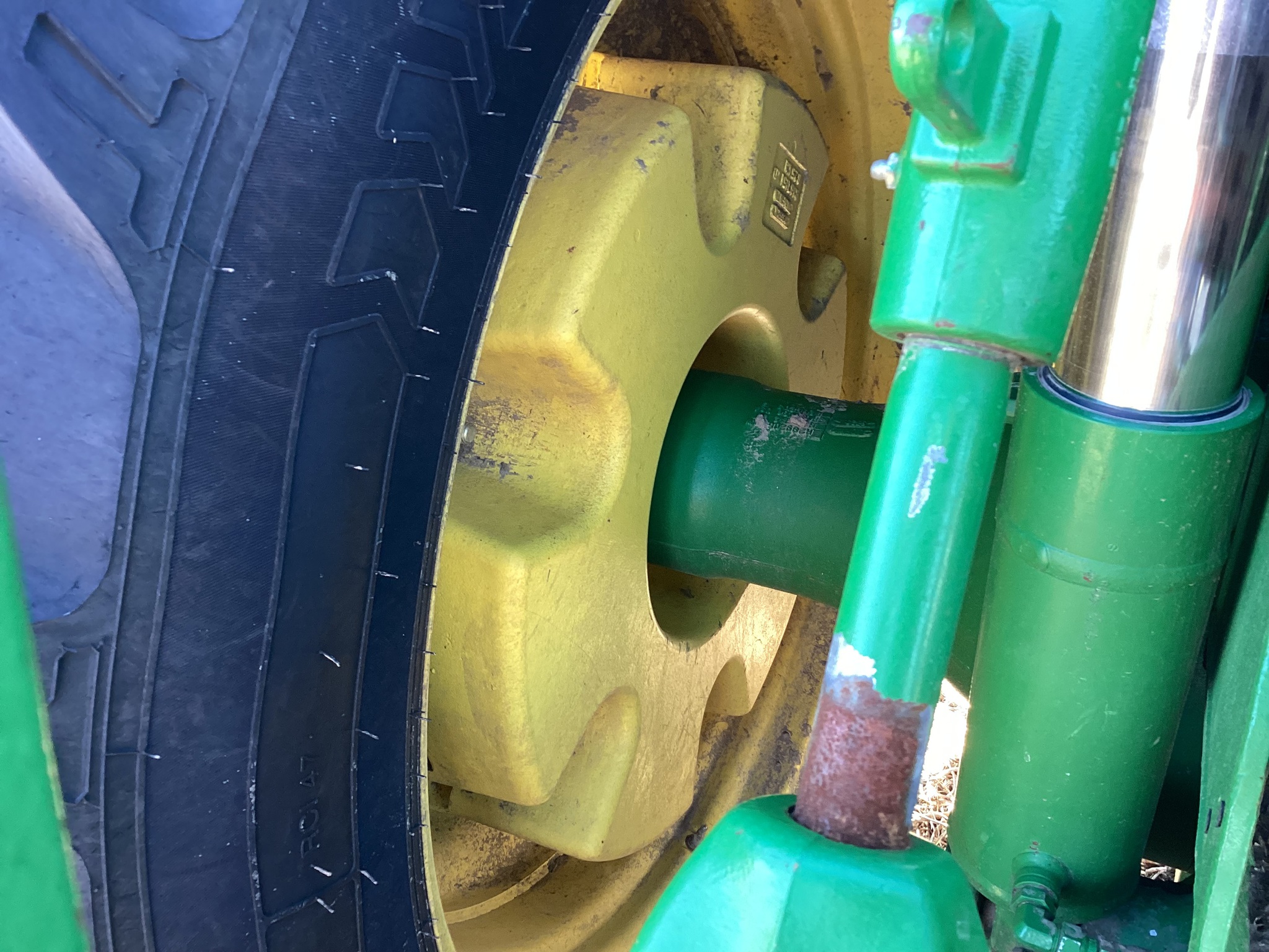 2010 John Deere 8245R Image 20