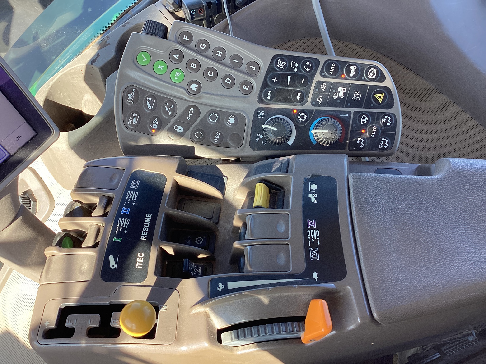 2010 John Deere 8245R Image 14