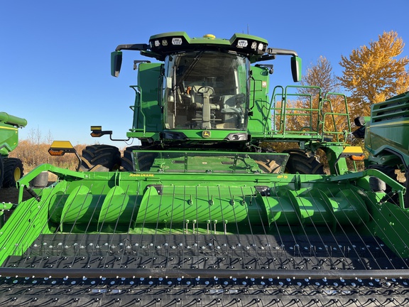Used 2025 John Deere X9 1100 Combines at Horizon Ag & Turf in High Prairie, AB - Photo4
