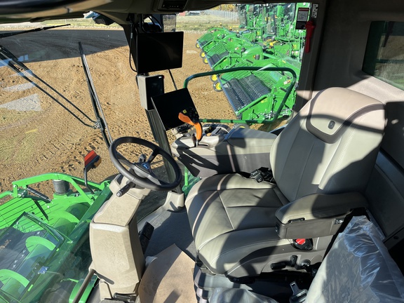 Used 2025 John Deere X9 1100 Combines at Horizon Ag & Turf in High Prairie, AB - Photo16