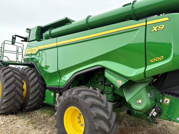 Used 2025 John Deere X9 1000 Combines at Horizon Ag & Turf in Falher, AB - Photo5