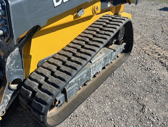 2023 John Deere 331G Image 16