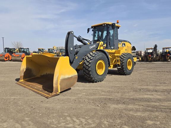 Photo of a 2023 John Deere 644P