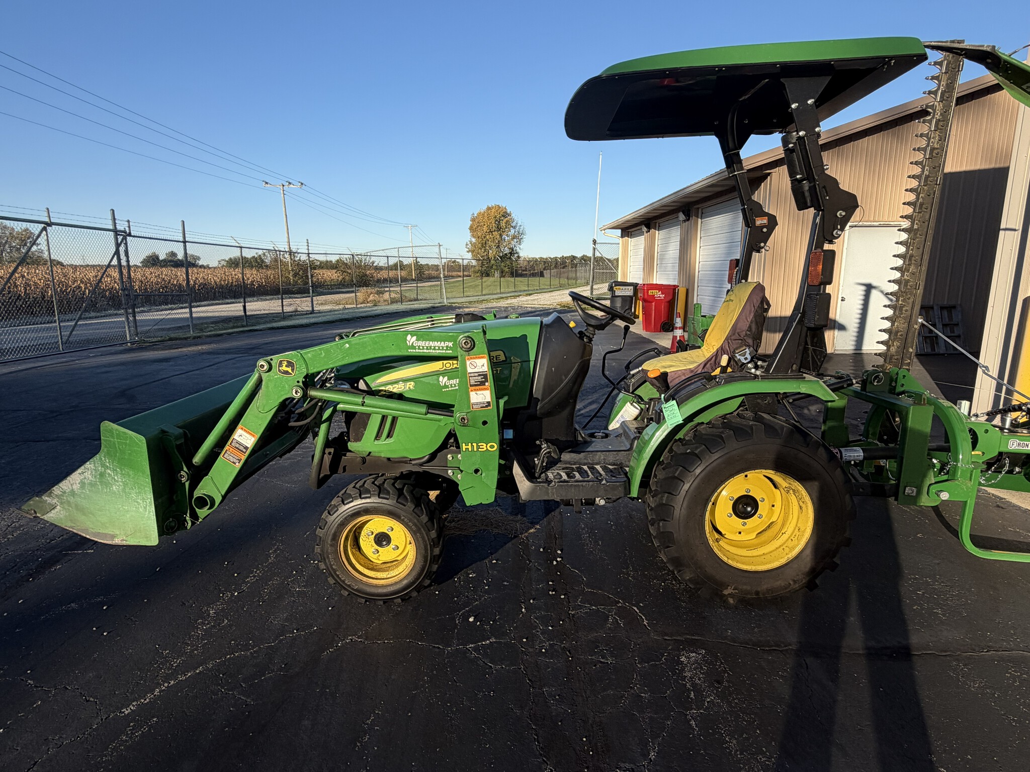 2014 John Deere 2025R Image 2