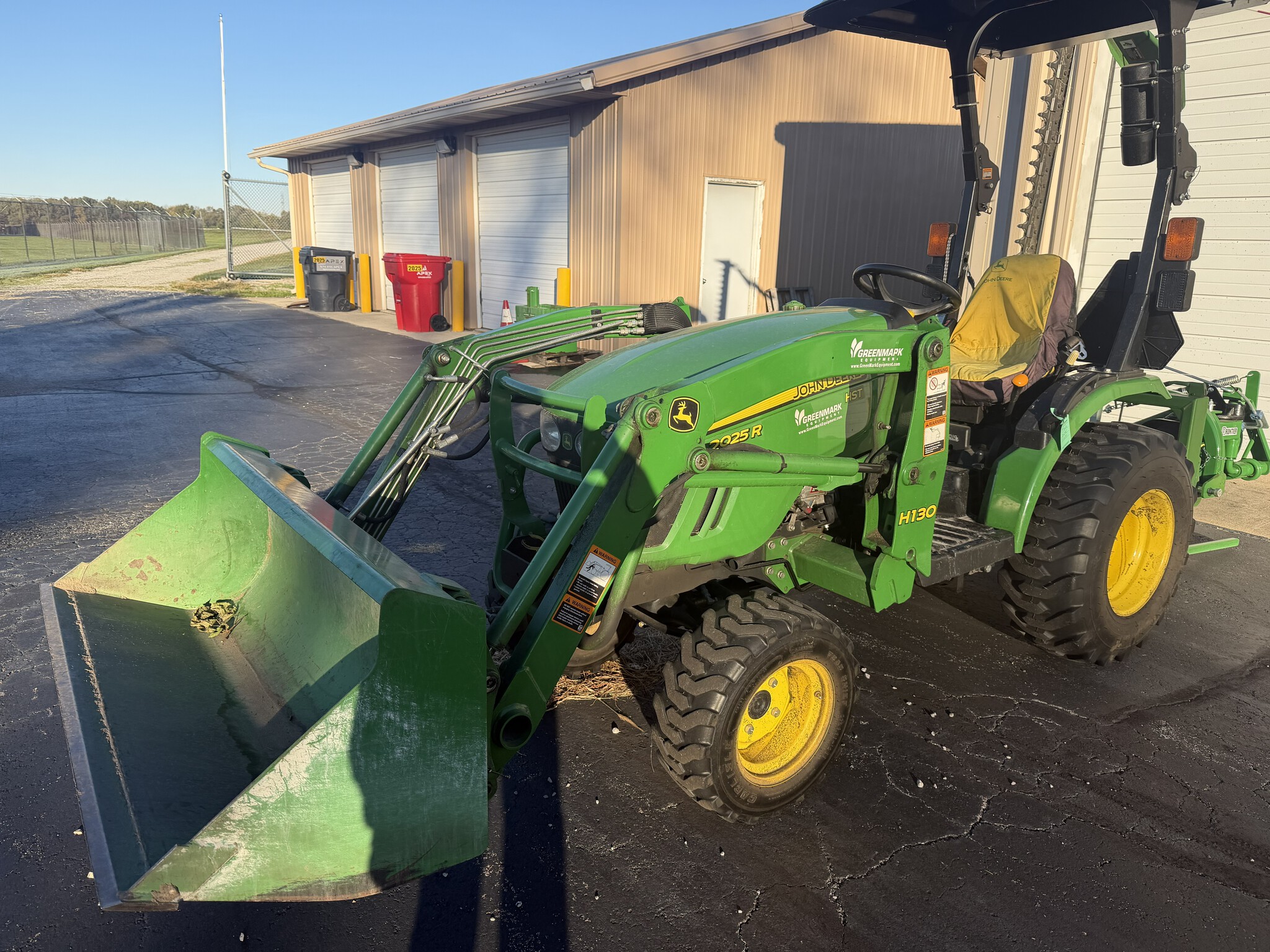 2014 John Deere 2025R Image 1