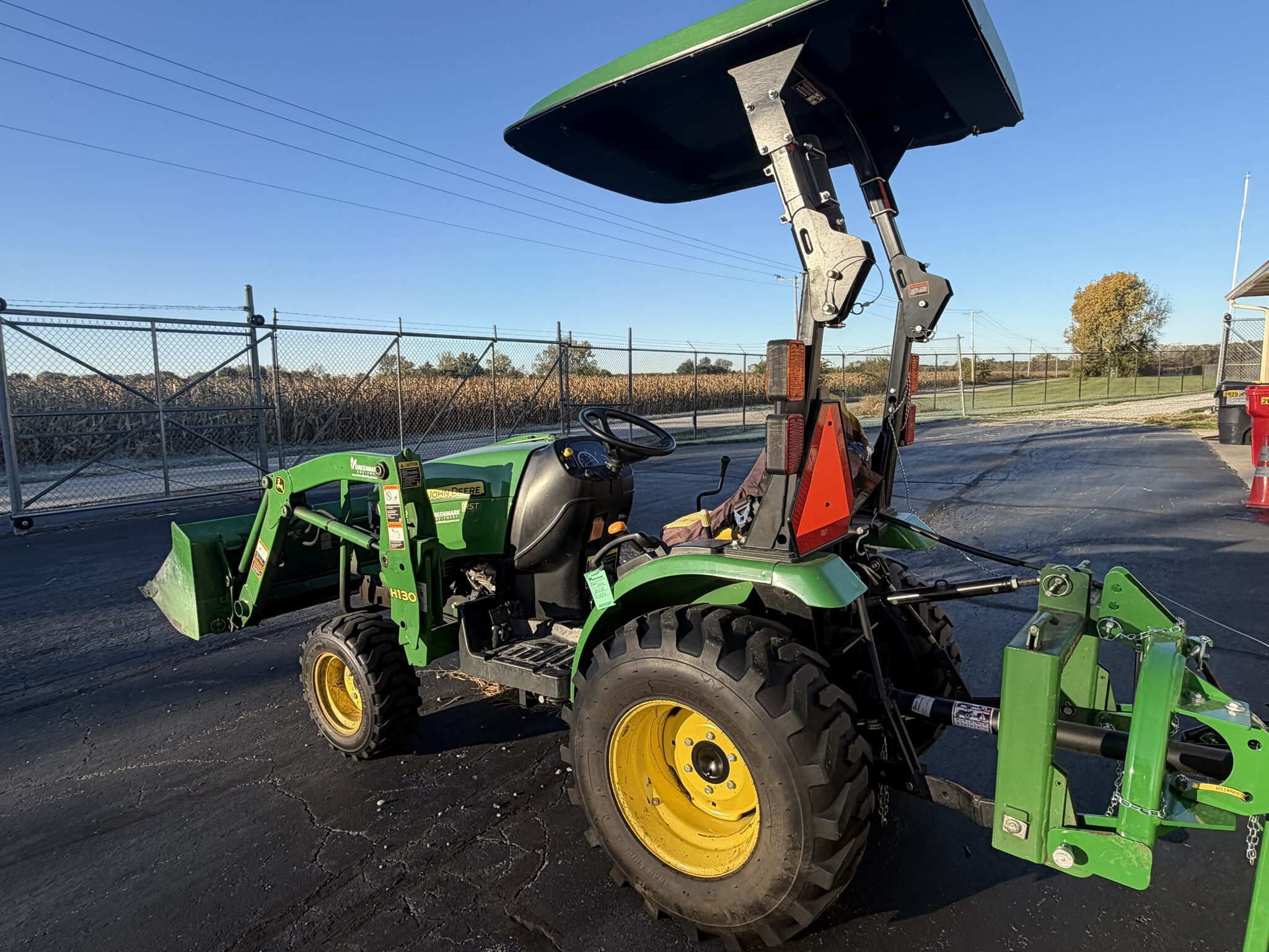 2014 John Deere 2025R Image 3