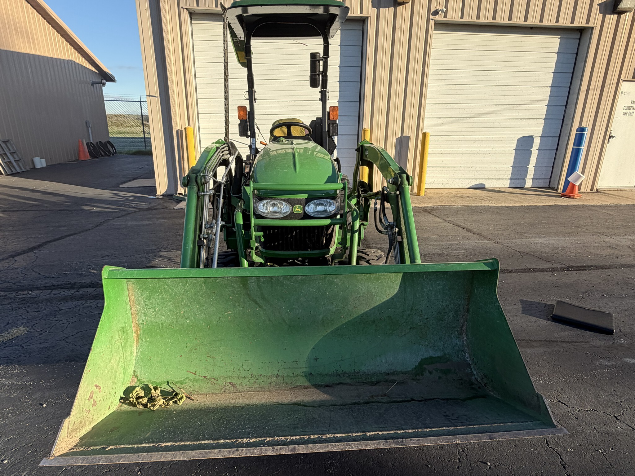 2014 John Deere 2025R Image 8