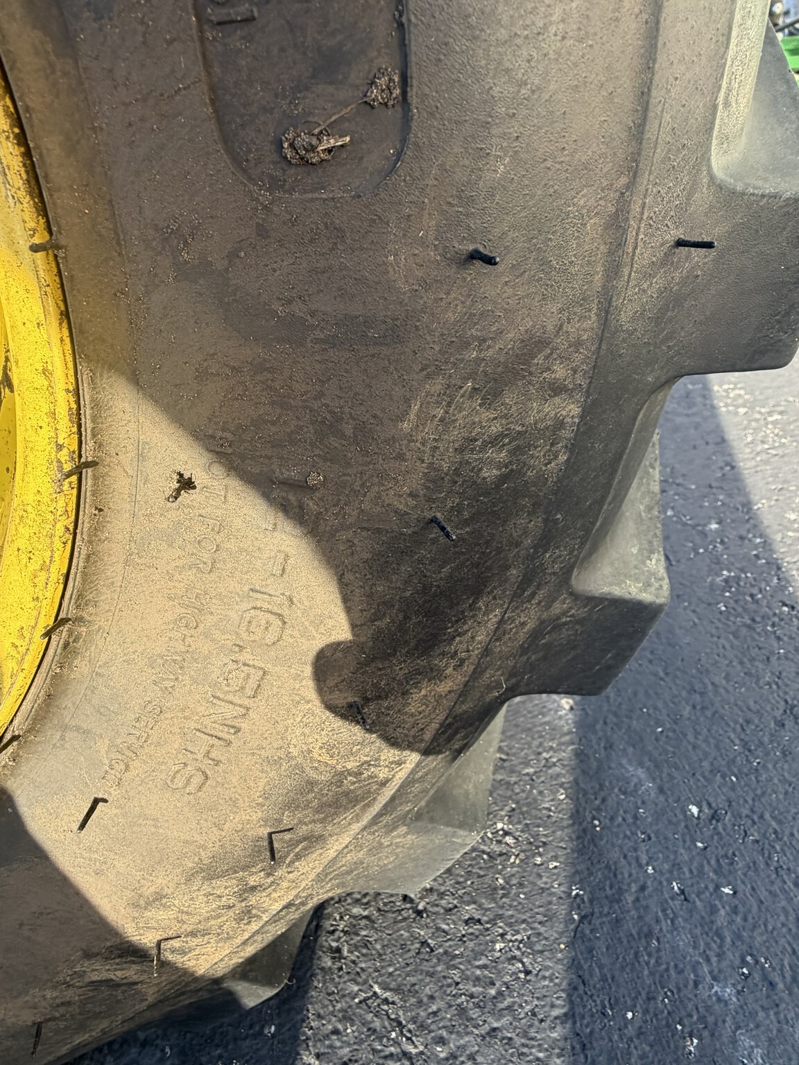 2014 John Deere 2025R Image 10