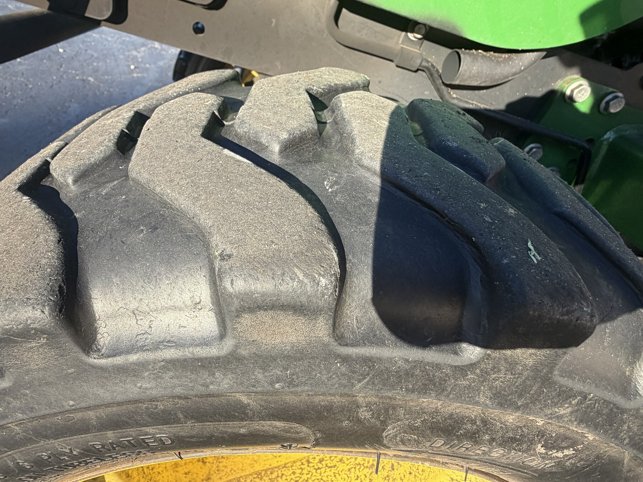 2014 John Deere 2025R Image 13