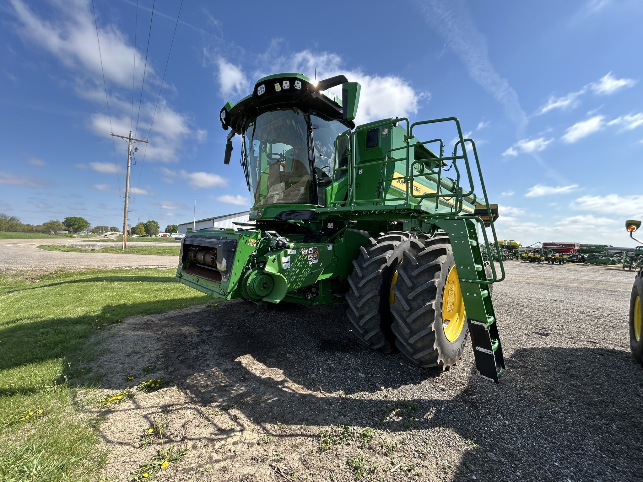  2025 John Deere S7 700 at Heritage Tractor in Galesburg, IL