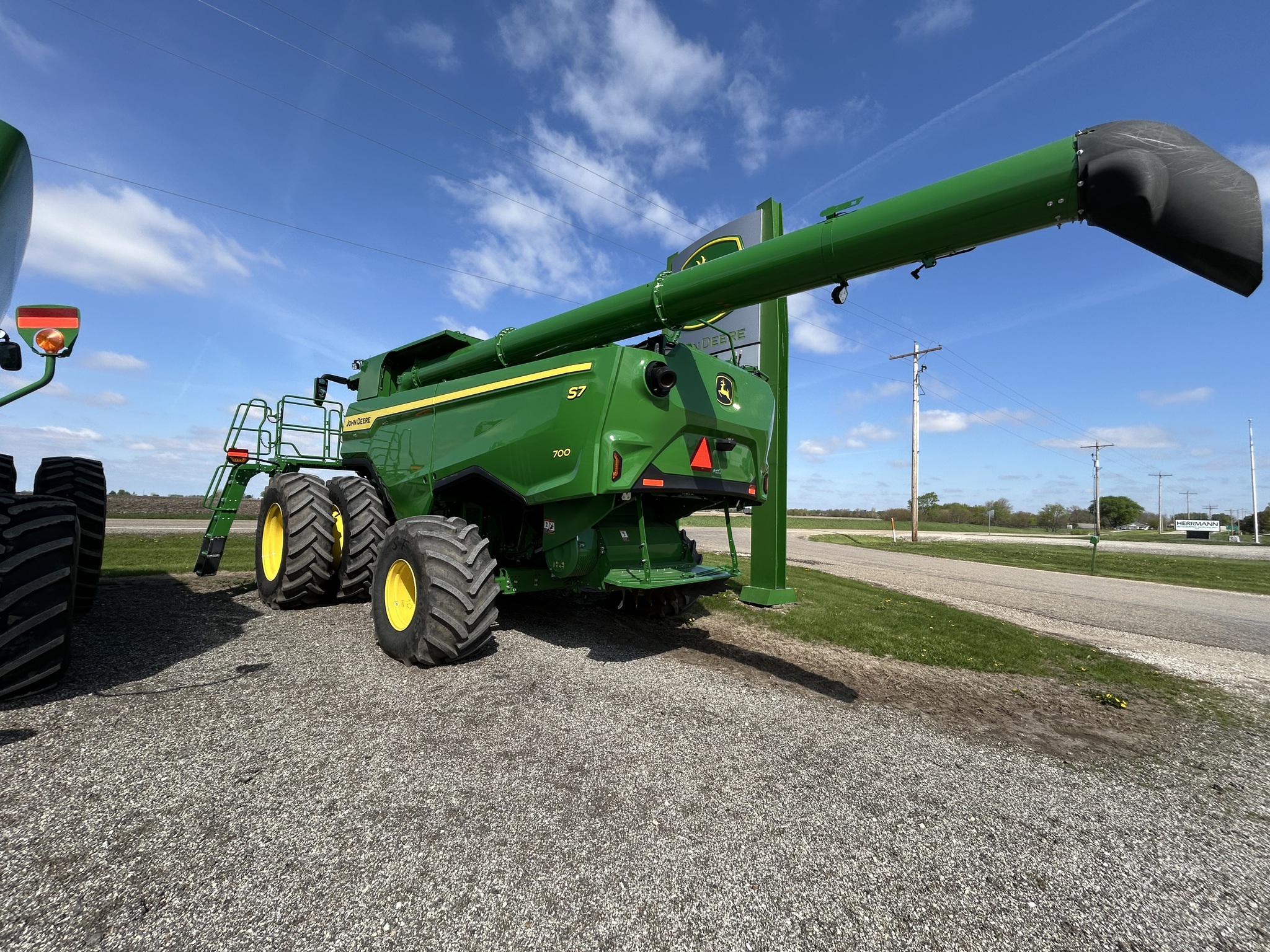  2025 John Deere S7 700 at Heritage Tractor in Galesburg, IL