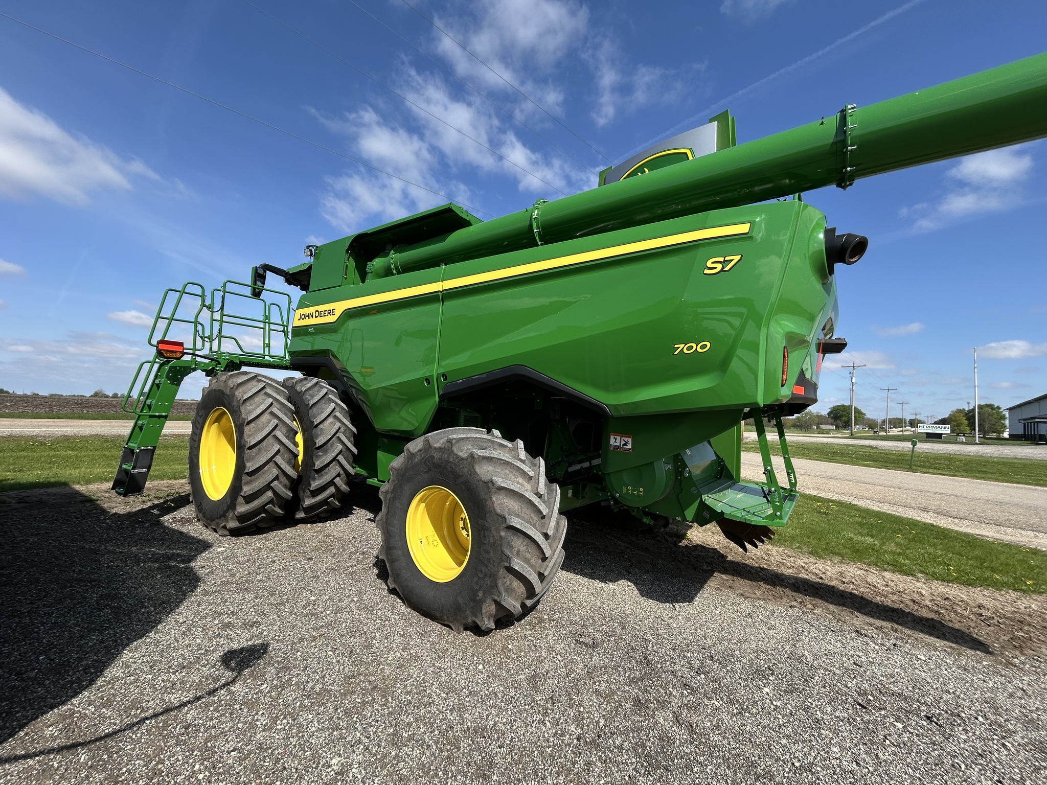  2025 John Deere S7 700 at Heritage Tractor in Galesburg, IL