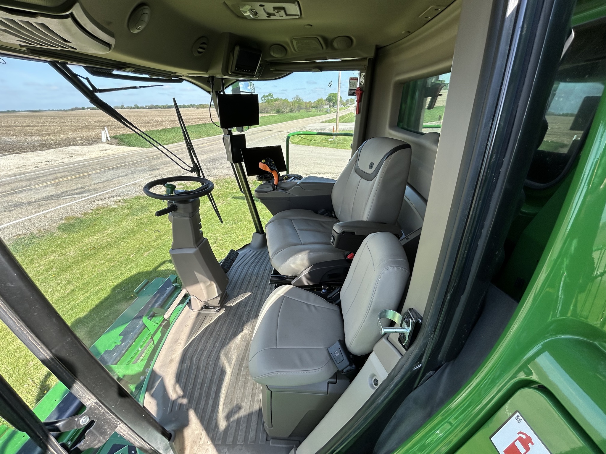  2025 John Deere S7 700 at Heritage Tractor in Galesburg, IL