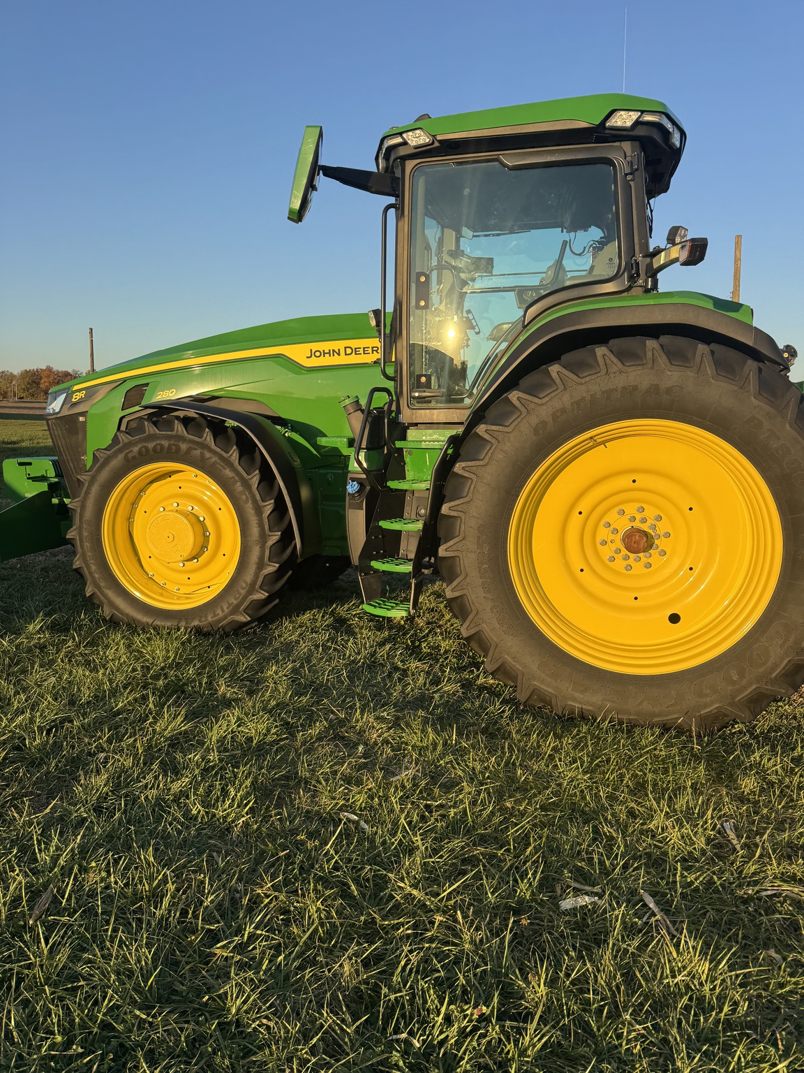 2021 John Deere 8R 280 Image 2
