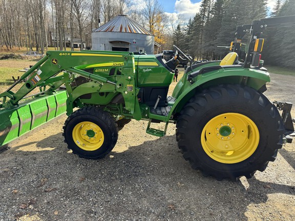 Photo of 2022 John Deere 4052M