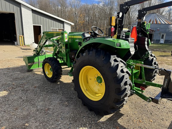 Photo of 2022 John Deere 4052M