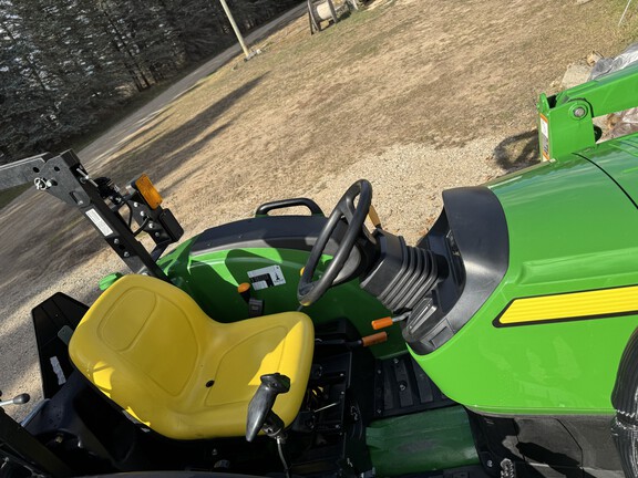 Photo of 2022 John Deere 4052M