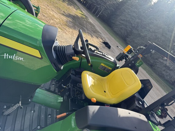 Photo of 2022 John Deere 4052M