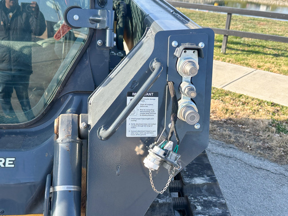 2024 John-Deere 325G