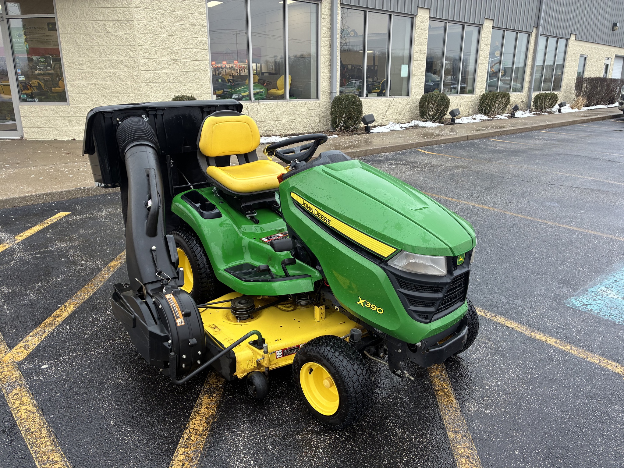 2019 John Deere X390 Image 1