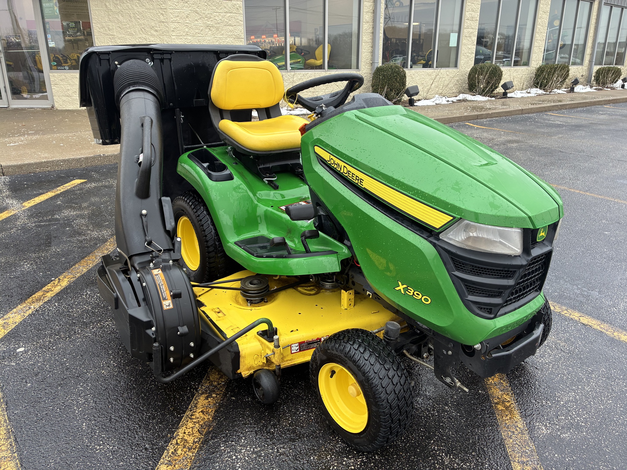 2019 John Deere X390 Image 9