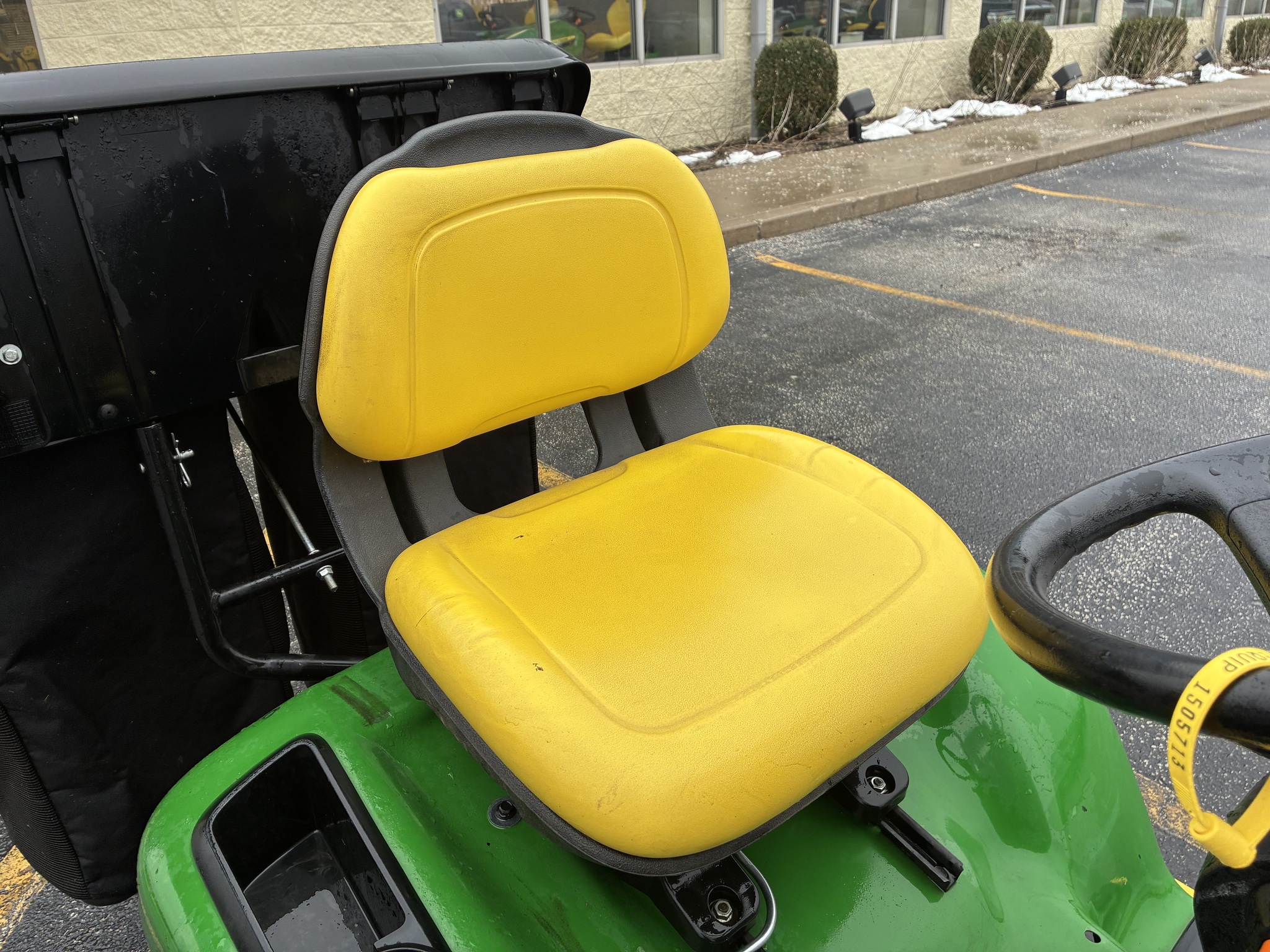 2019 John Deere X390 Image 11
