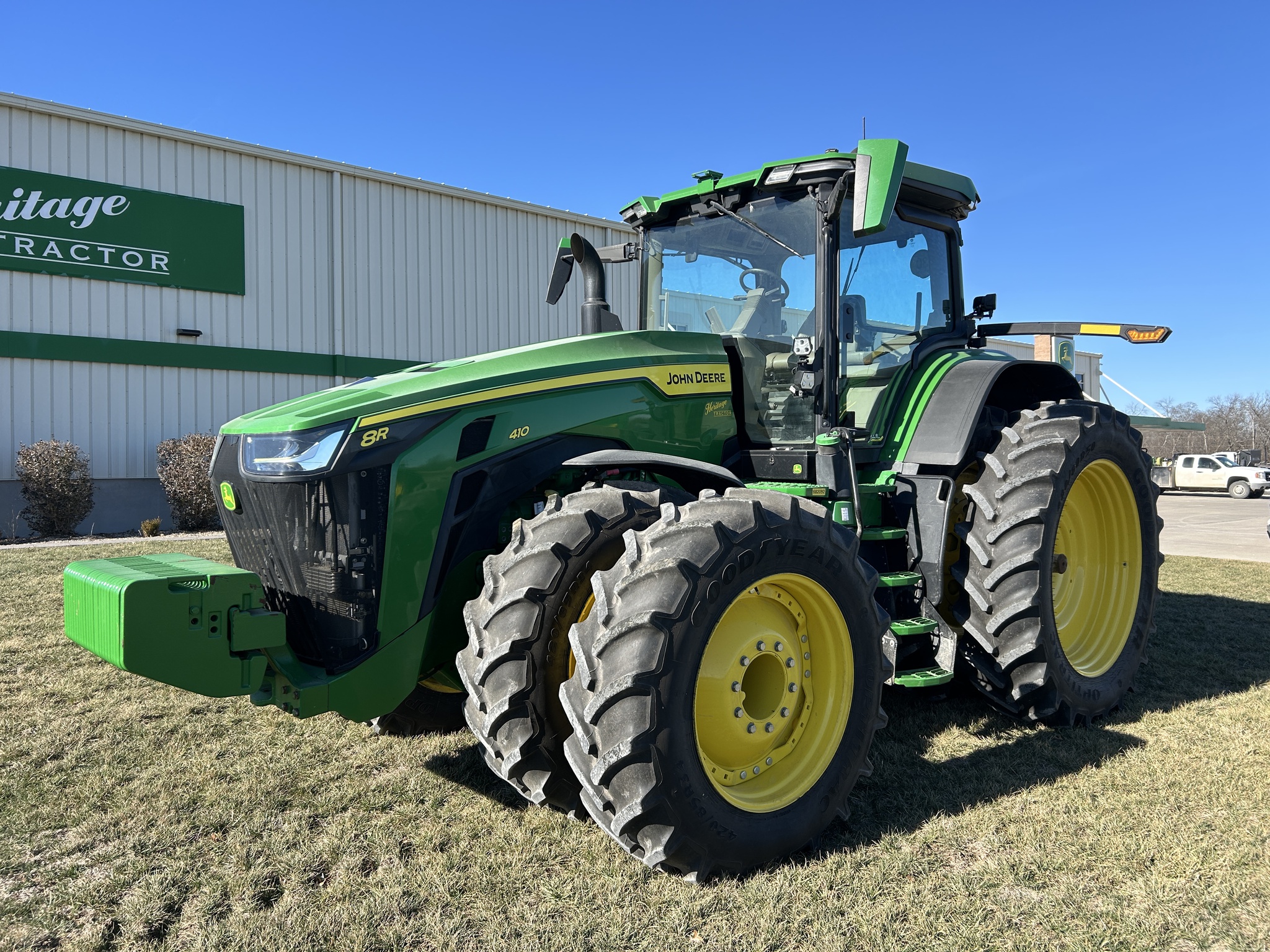  2023 John Deere 8R 410 at Heritage Tractor in Adrian, MO