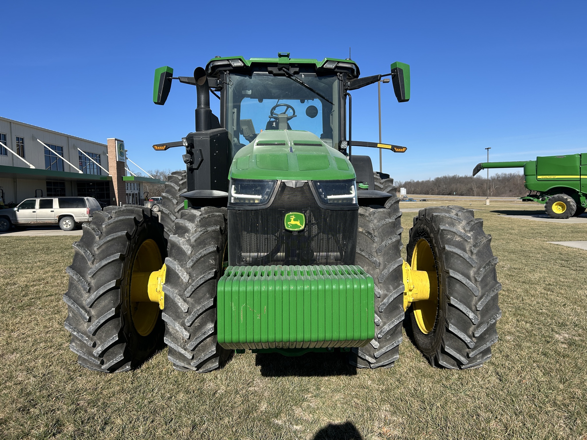  2023 John Deere 8R 410 at Heritage Tractor in Adrian, MO