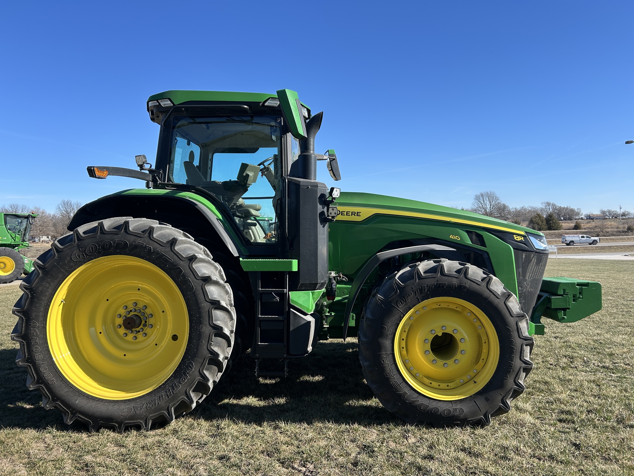  2023 John Deere 8R 410 at Heritage Tractor in Adrian, MO