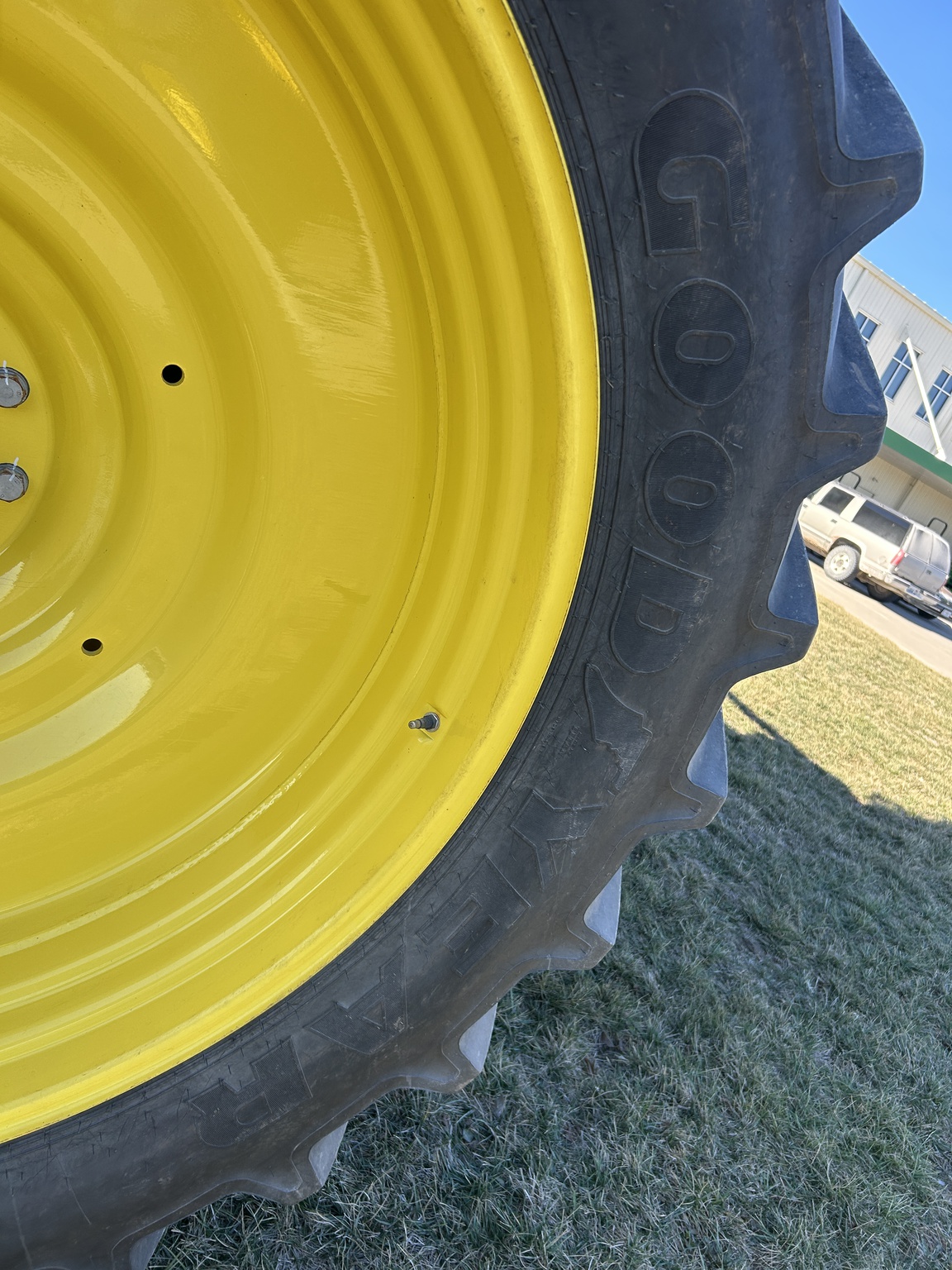  2023 John Deere 8R 410 at Heritage Tractor in Adrian, MO