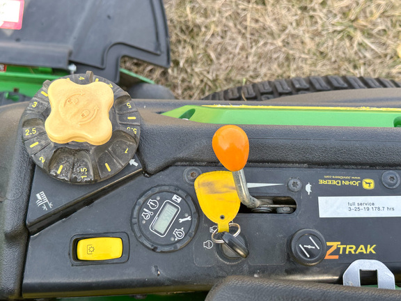 2015 John-Deere Z920M