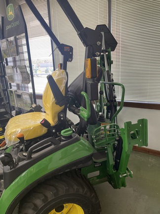2023 John Deere 1025R Photo 2