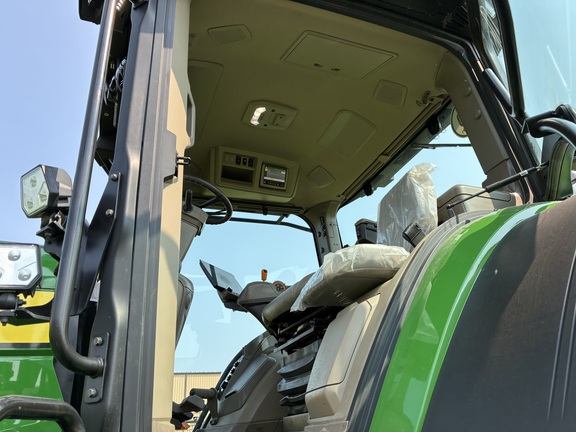 2025 John Deere 8R 410 - Photo32