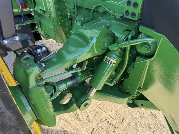 2025 John Deere 8R 410 - Photo13