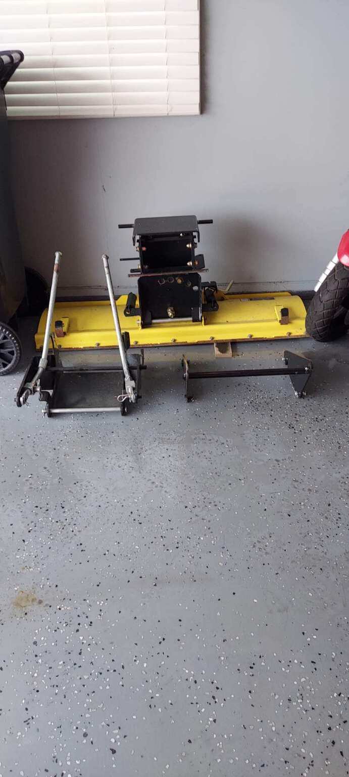 2019 John Deere X570 Image 2