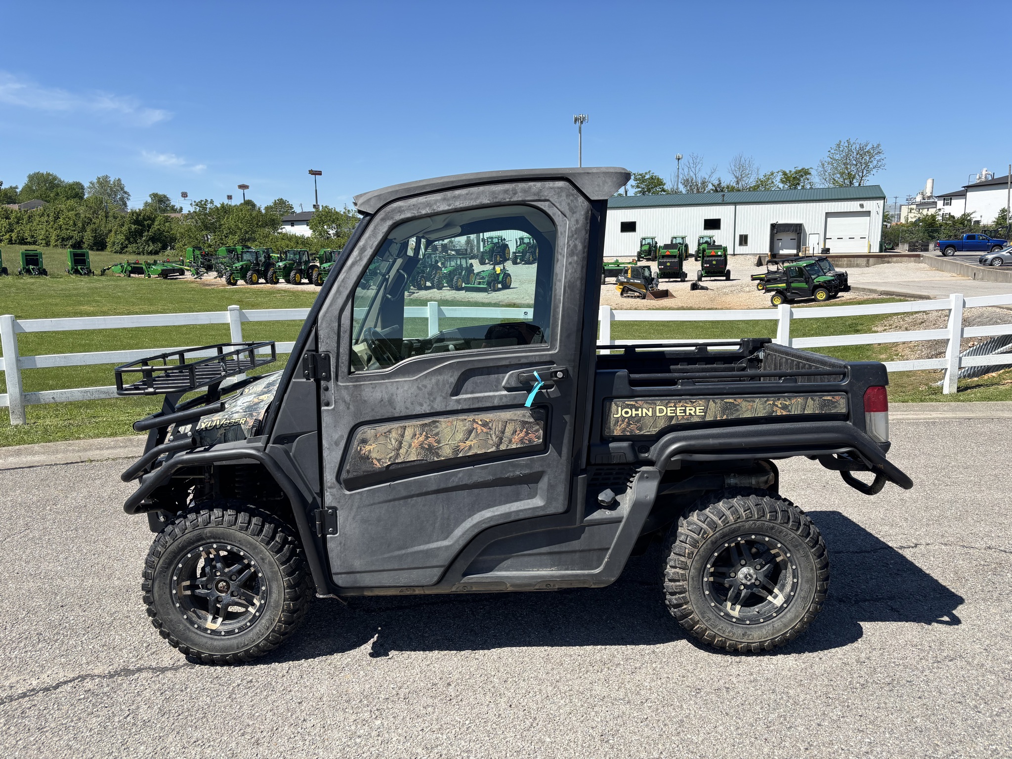  2019 John Deere XUV 835R at Heritage Tractor in Lebanon, MO