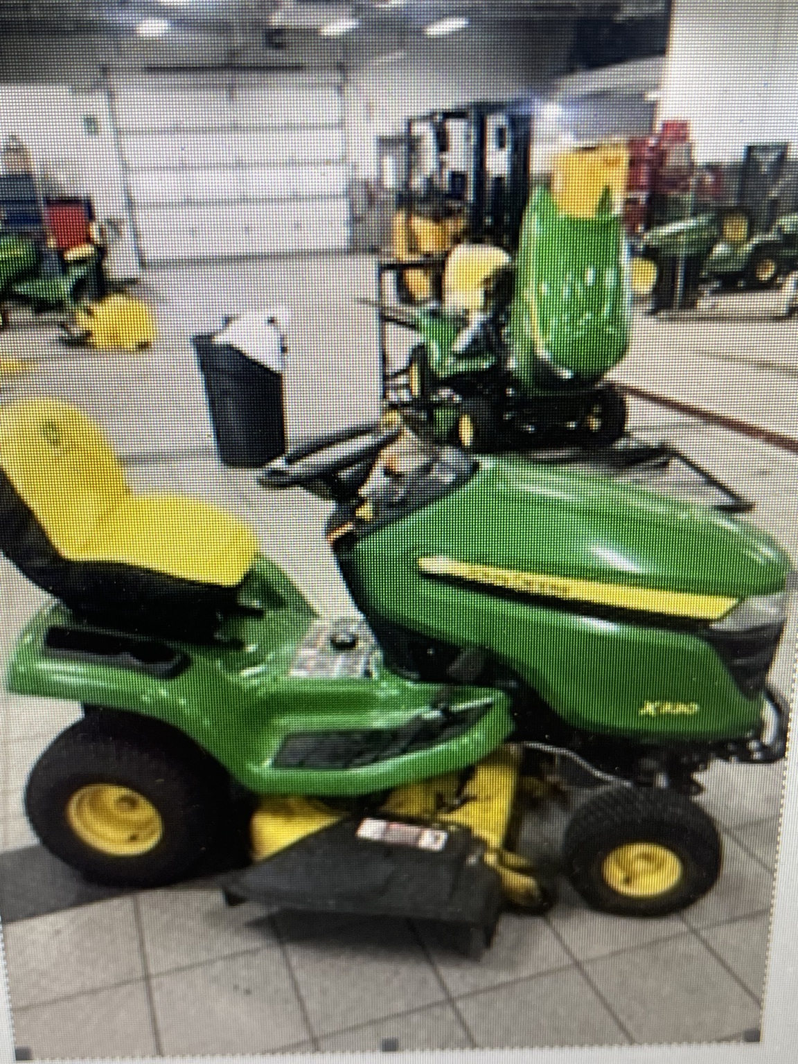 2016 John Deere X330 Image 2