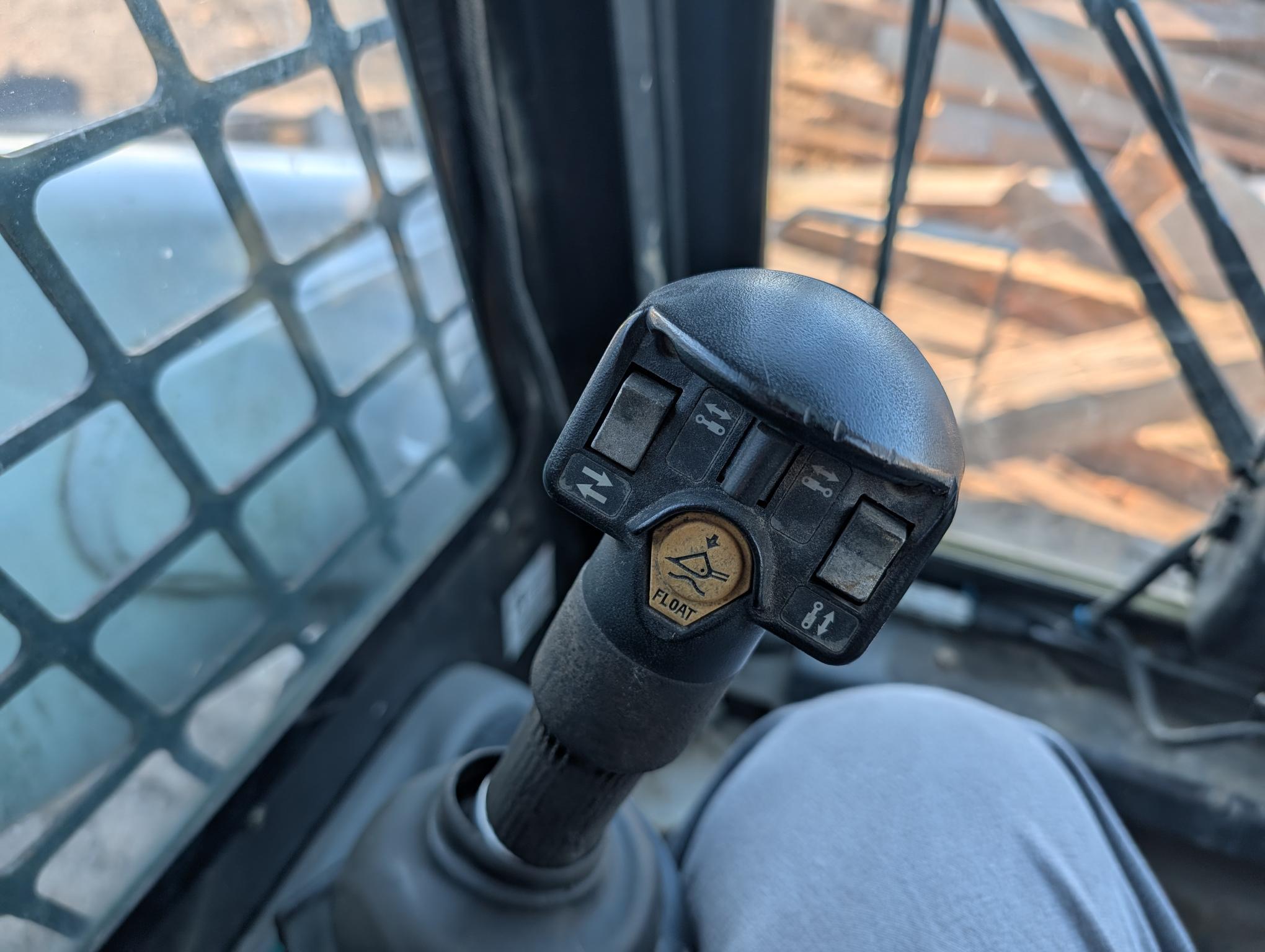 Bobcat S250 Image 12