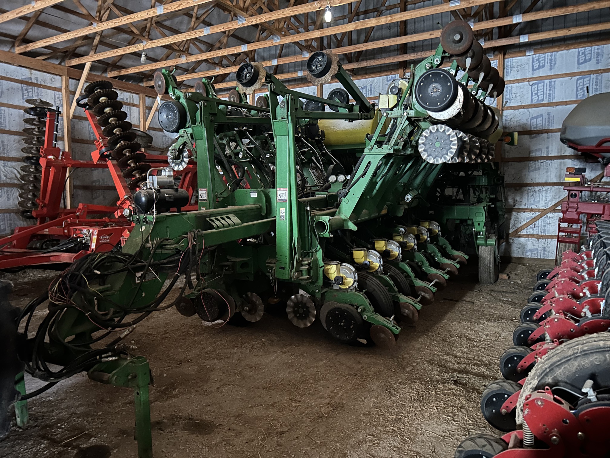 Used 2004 John Deere 1790 Planters: Drawn at Koenig Equipment in Rushville, IN - PhotoXL0