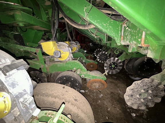 Used 2004 John Deere 1790 Planters: Drawn at Koenig Equipment in Rushville, IN - Photo10