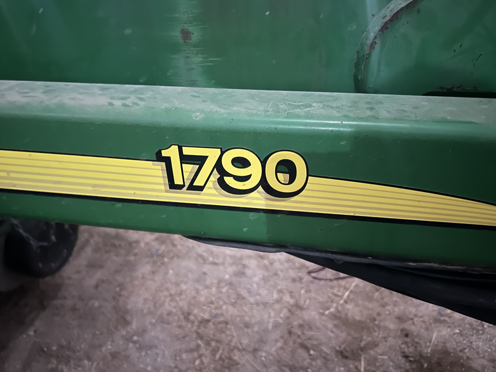 Used 2004 John Deere 1790 Planters: Drawn at Koenig Equipment in Rushville, IN - PhotoXL8