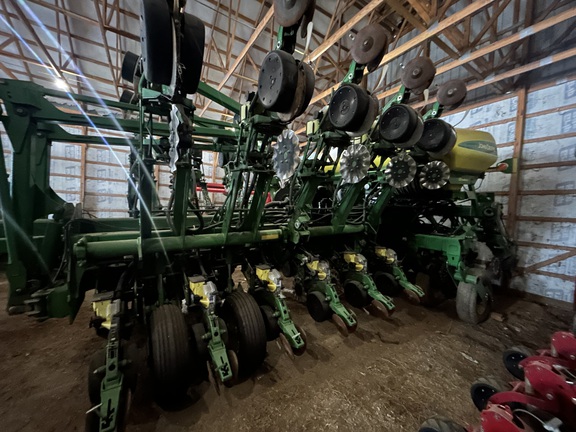 Used 2004 John Deere 1790 Planters: Drawn at Koenig Equipment in Rushville, IN - Photo2