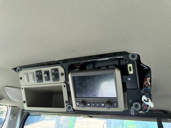 2025 John Deere 8R 340 - Photo29