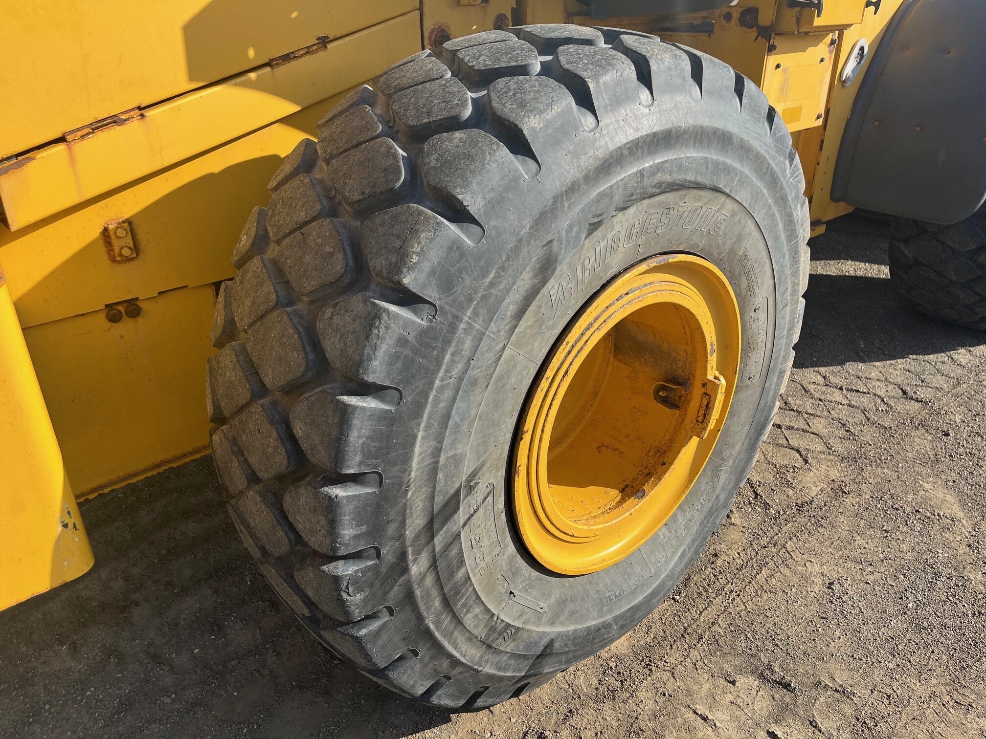 2019 John Deere 644K Image 6