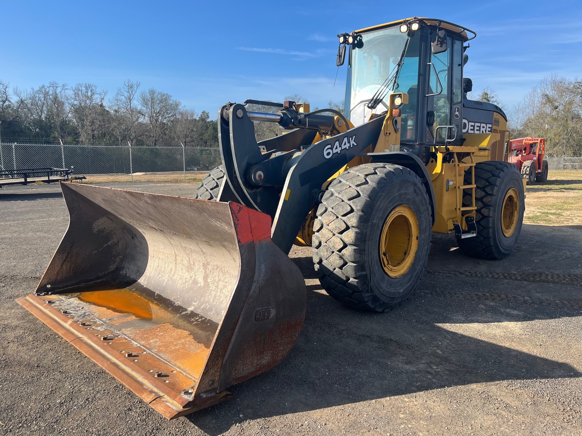 2019 John Deere 644K Image 4