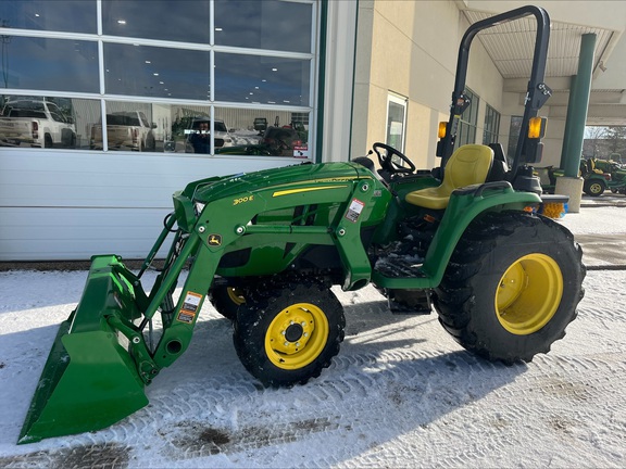  John Deere 3038E