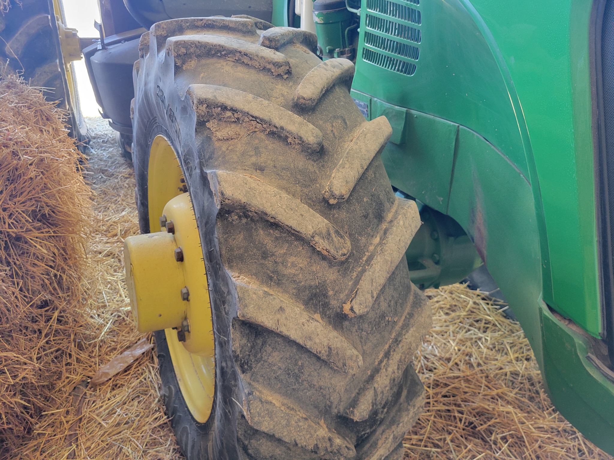  2005 John Deere 7820 at Heritage Tractor in Roanoke, IL