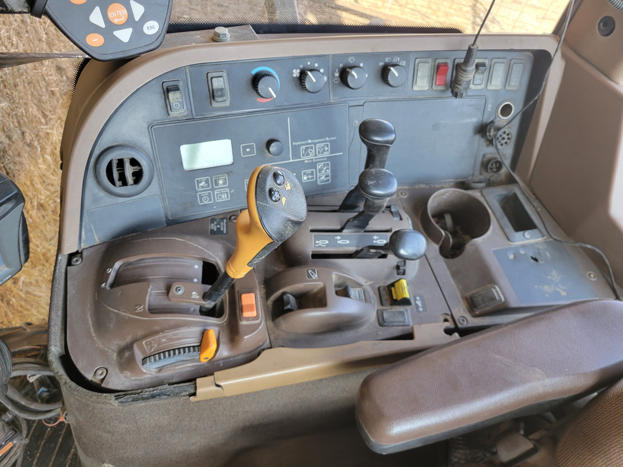  2005 John Deere 7820 at Heritage Tractor in Roanoke, IL