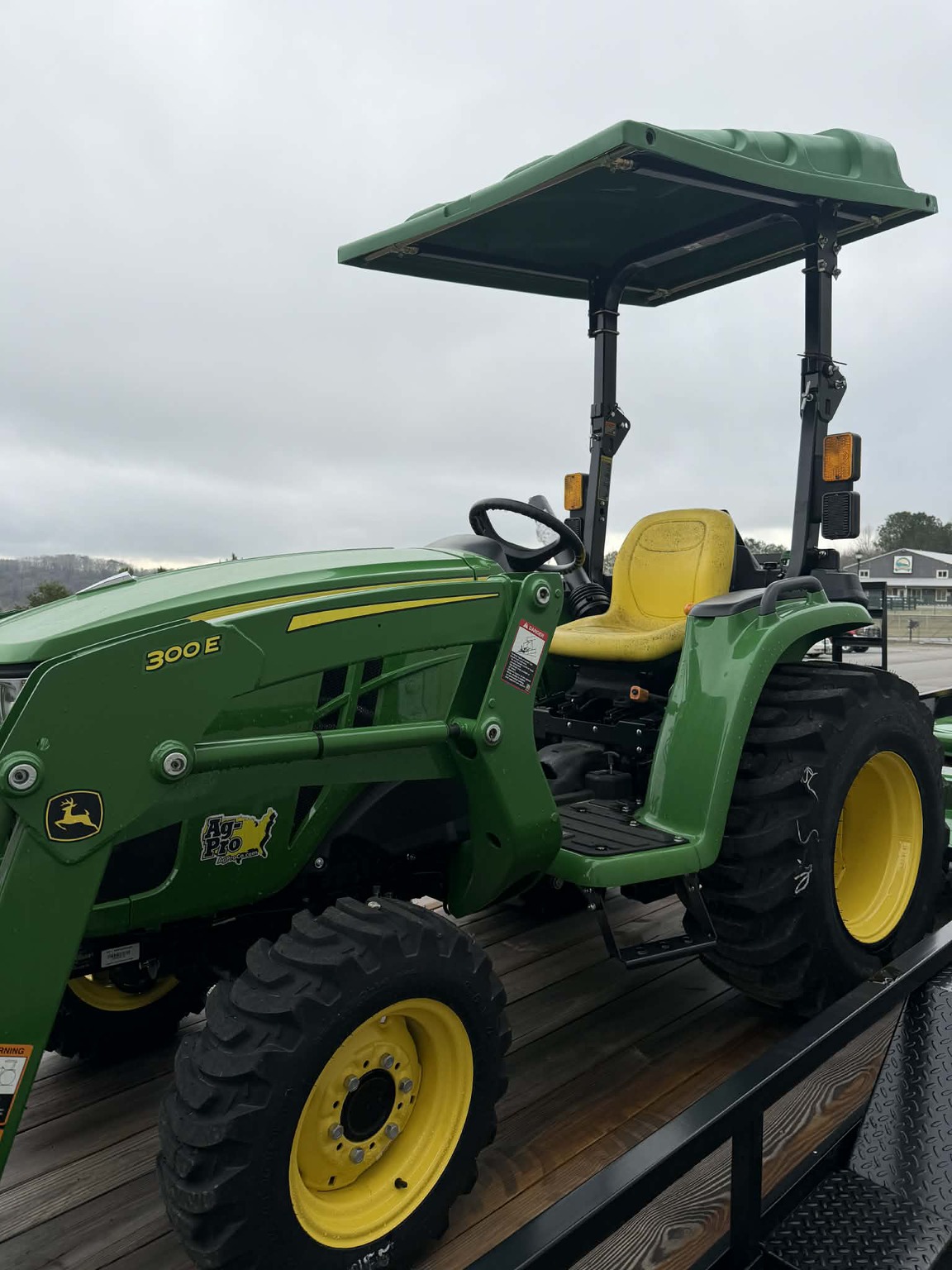 2024 John Deere 3032E Image 1