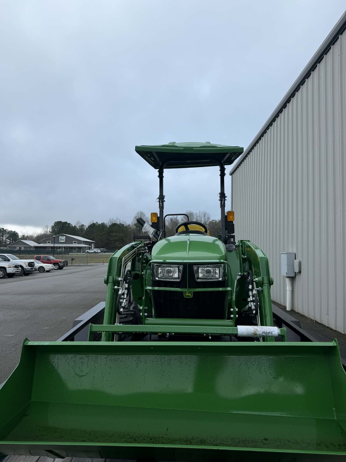 2024 John Deere 3032E Image 3